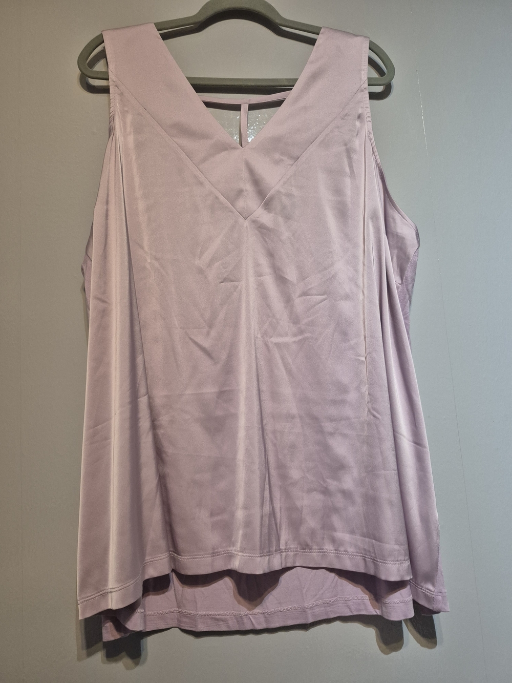 Women's Sleeveless V-Neck Tank Top - Light Lavender